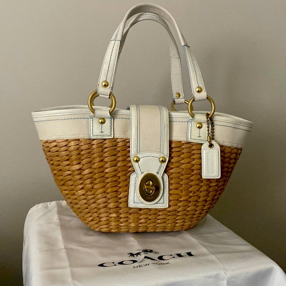 Authentic Coach straw hand bag! - Picture 1 of 6